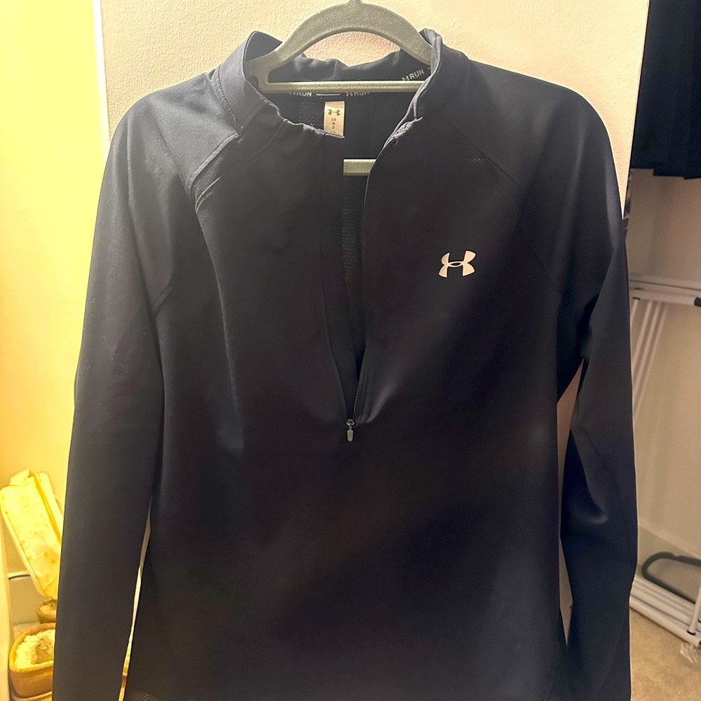 Pre-loved Under Armour Women’s Run Pullover.